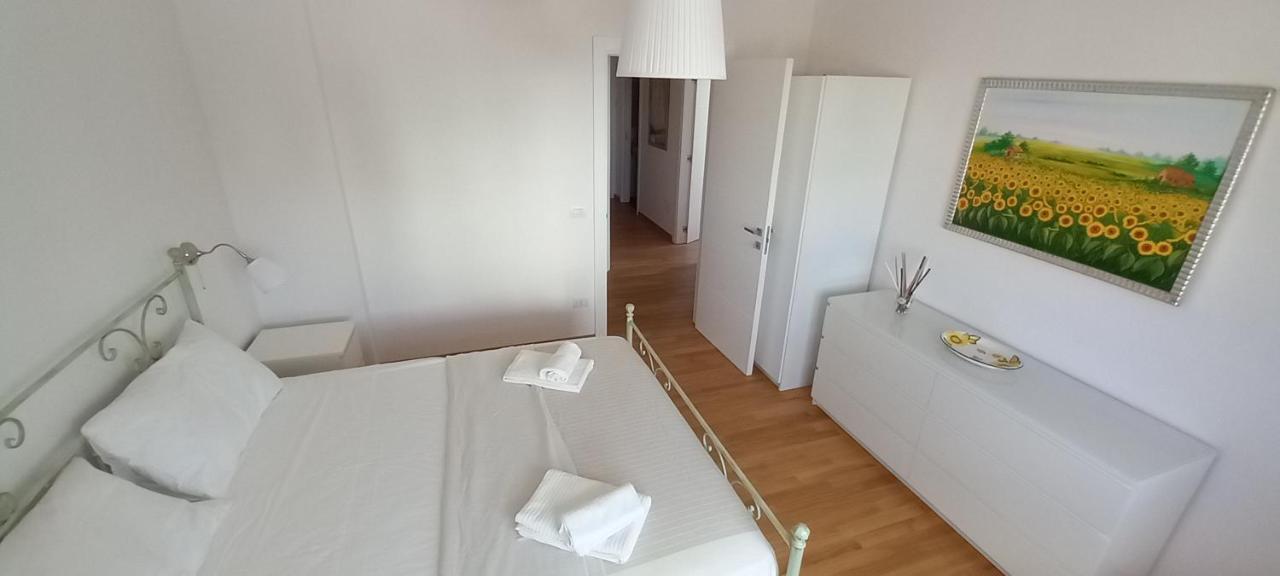 Central Apartment Con Tre Camere Da Letto โลโกโรตอนโด ภายนอก รูปภาพ